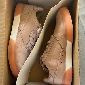 Adidas golf shoes for females, great condition/ comfort in sports ⛳️important 🔥